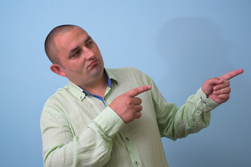 Naklejka premium Shows finger direction