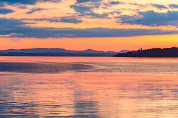 Obraz premium sunset over the transylvania lake in Umbria Italy intense late summer colors in the pier