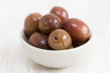 olives in white small bowl