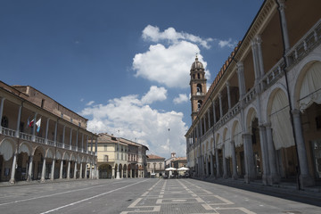 Fototapeta na wymiar Faenza (Italy): historic buildings in Piazza del Popolo