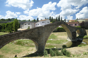 Fototapeta na wymiar Modigliana (Italy): medieval bridge