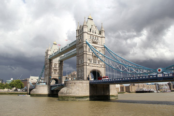 Fototapeta na wymiar Tower Bridge in london on a cloudy day