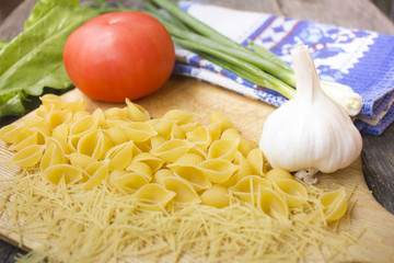 pasta garlic onion tomatoes