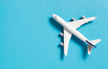 Fototapeta premium Miniaturowy samolot odizolowywający