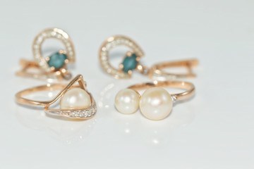 Elegant Golden ring with pearl