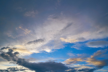 Obraz premium Colorful sky and clouds at sunset beautifully.