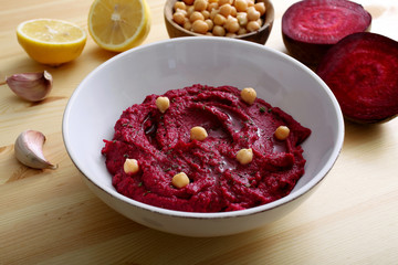 humus di ceci e barbabietola rossa