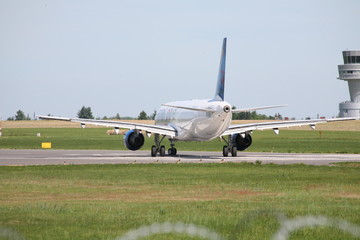 Plane © Adam Stopa