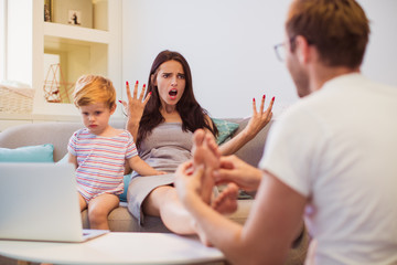 Массаж ног мужу. Ступни жены. Сын сделал массаж ног. Сын сделал массаж ног. Сын сделал массаж ног.