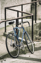Naklejka na ściany i meble A beautiful city bike fastened to a metal fence.