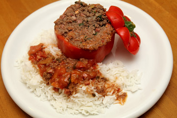 Gefüllte Paprikaschote mit Hackfleisch und Reis