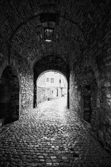 Der düstere Durchgang