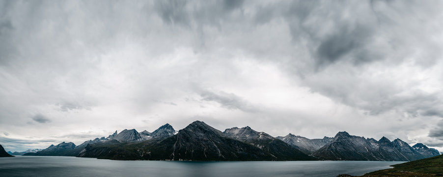 a mountain range in Greenland