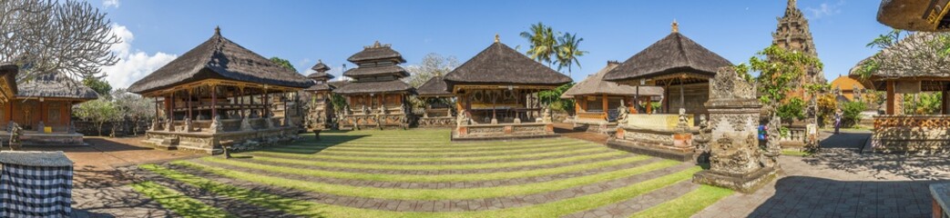 Fototapeta na wymiar Tempelanlage auf Bali