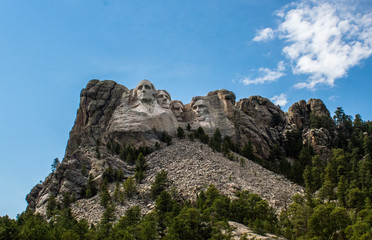 Fototapeta na wymiar Mount Rushmore with almost clear Blue Sky