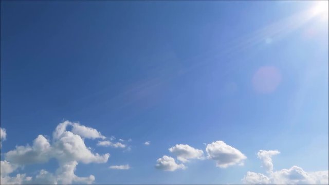 青空のタイムラプス　流れる雲
