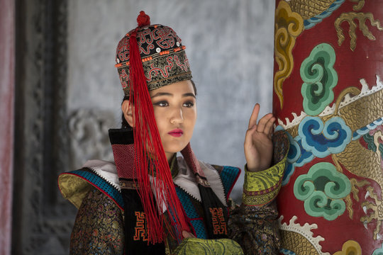 mongolian woman in traditional 13th century style outfit