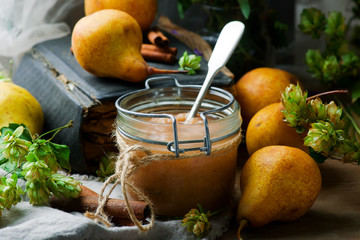 easy pear sauce in to the jar