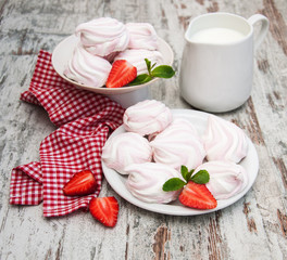 Marshmallows with strawberries
