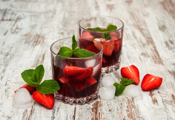 Lemonade with srtawberries