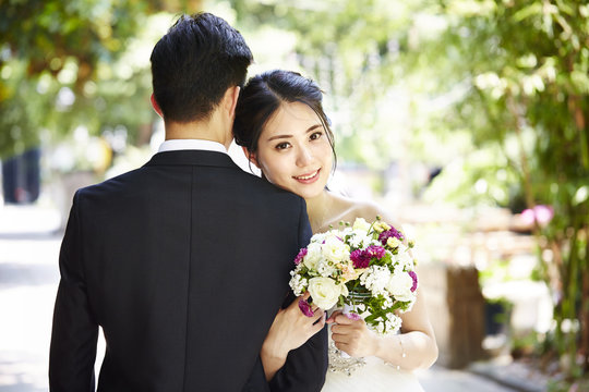 asian couple getting married