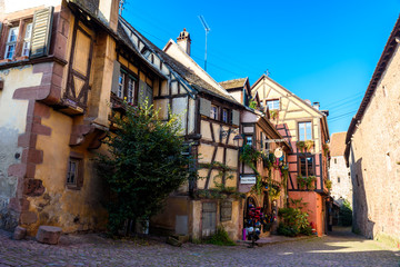 Fototapeta na wymiar Beautiful village Riquewihr with historic buildings and colorful houses in Alsace of France - Famous vine route