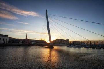Fototapeta na wymiar Sunrise at the River Tawe and the Millennium bridge in Swansea