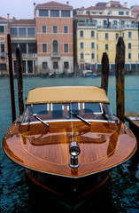 Speed boat