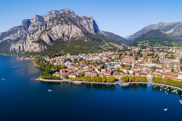 Fototapeta na wymiar Lecco - Lago di Como (IT) - Vista aerea panoramica della città 