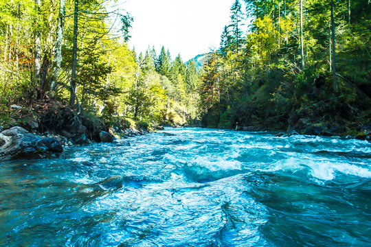 kleiner Fluss durch die Natur, Österreich
