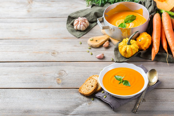 Fall autumn roasted orange pumpkin carrot soup with garlic
