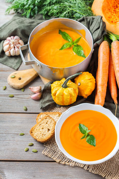 Fall autumn roasted orange pumpkin carrot soup with garlic