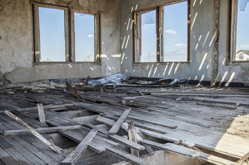Abandoned House in the Desert - Flooring Repair