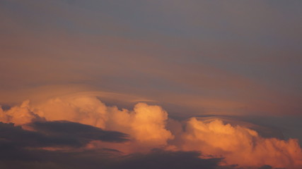 Formations of clouds in the setting of the setting sun