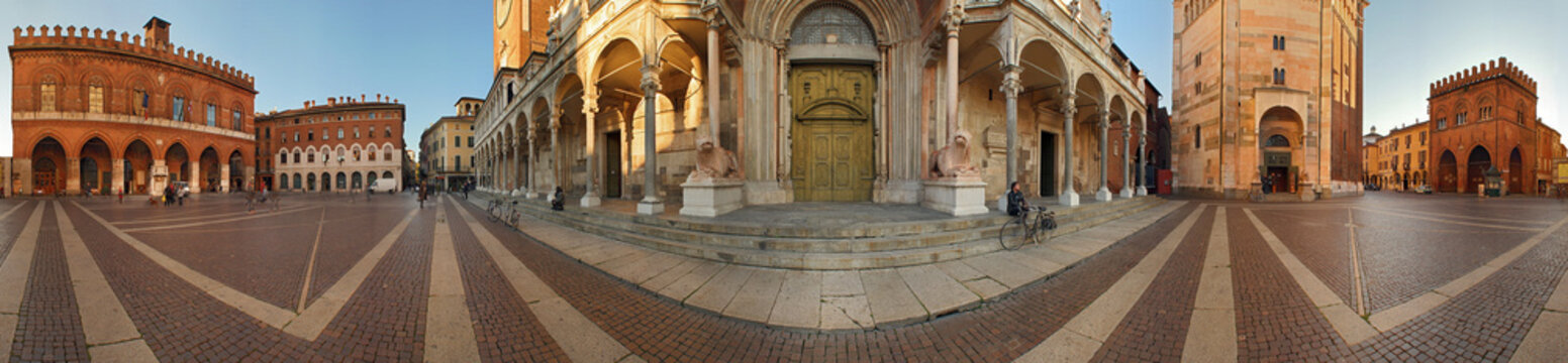 Cremona, piazza del Comune a 360&deg;