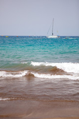 Fototapeta na wymiar sailboat ocean waves