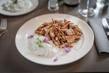 Griechischer Gyros mit Zaziki 