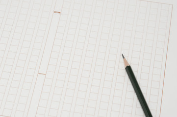 原稿用紙と鉛筆