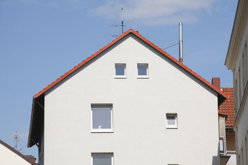 Weisses helles Wohnhaus, Seitenansicht