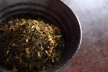 tea leaves in bowl