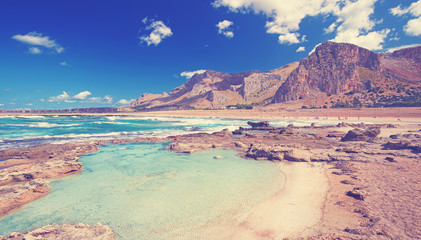 nat&uuml;rlicher Pool am Strand - Sizilien