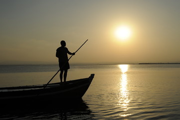 Barquero en la albufera