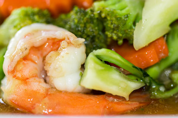Stir-fried sea vegetables with shrimp