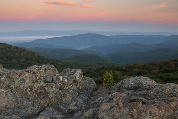 Fototapeta na wymiar Bearfence Mountain Sunrise in Shenandoah National Park