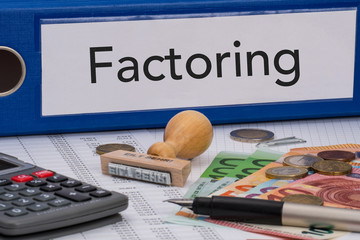Aktenordner (blau) mit Beschriftung Factoring