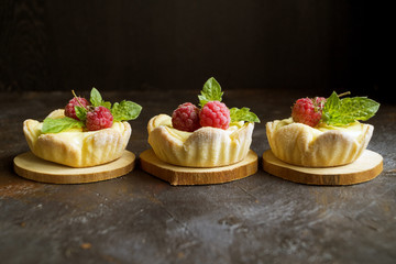 Tartlets with curd and raspberries.