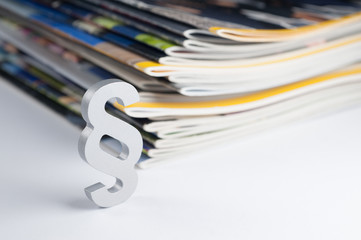 Medien- und Presserecht, Paragraph, Magazine, Pressefreiheit, Journalismus, Urheberrecht