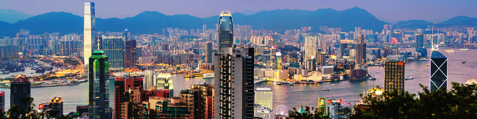 Fototapeta premium Skyline z Hongkongu o zachodzie słońca