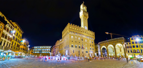 Fototapeta na wymiar View of the Piazza della Signoria and Palazzo Vecchio in Florence at night.
