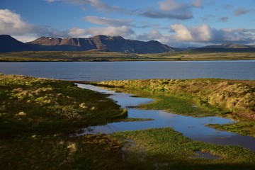 Obraz premium Isländischer See Svinavatn im Abendlicht